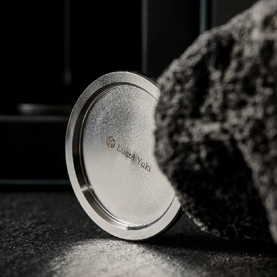 Feature 3. Rust-Resistant Stainless
Steel